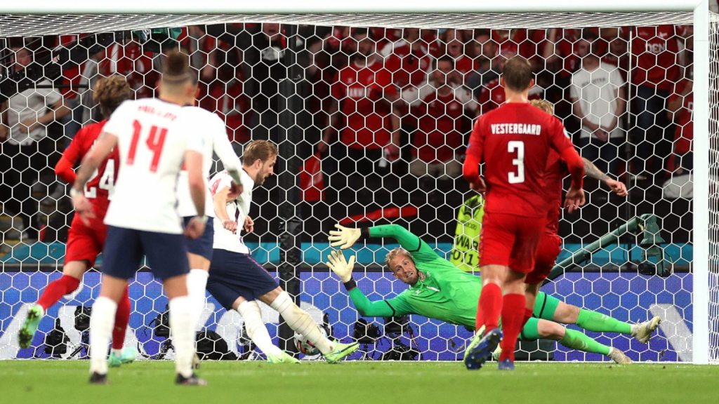 ME 2020: nie milkną kontrowersje wokół karnego w meczu ...